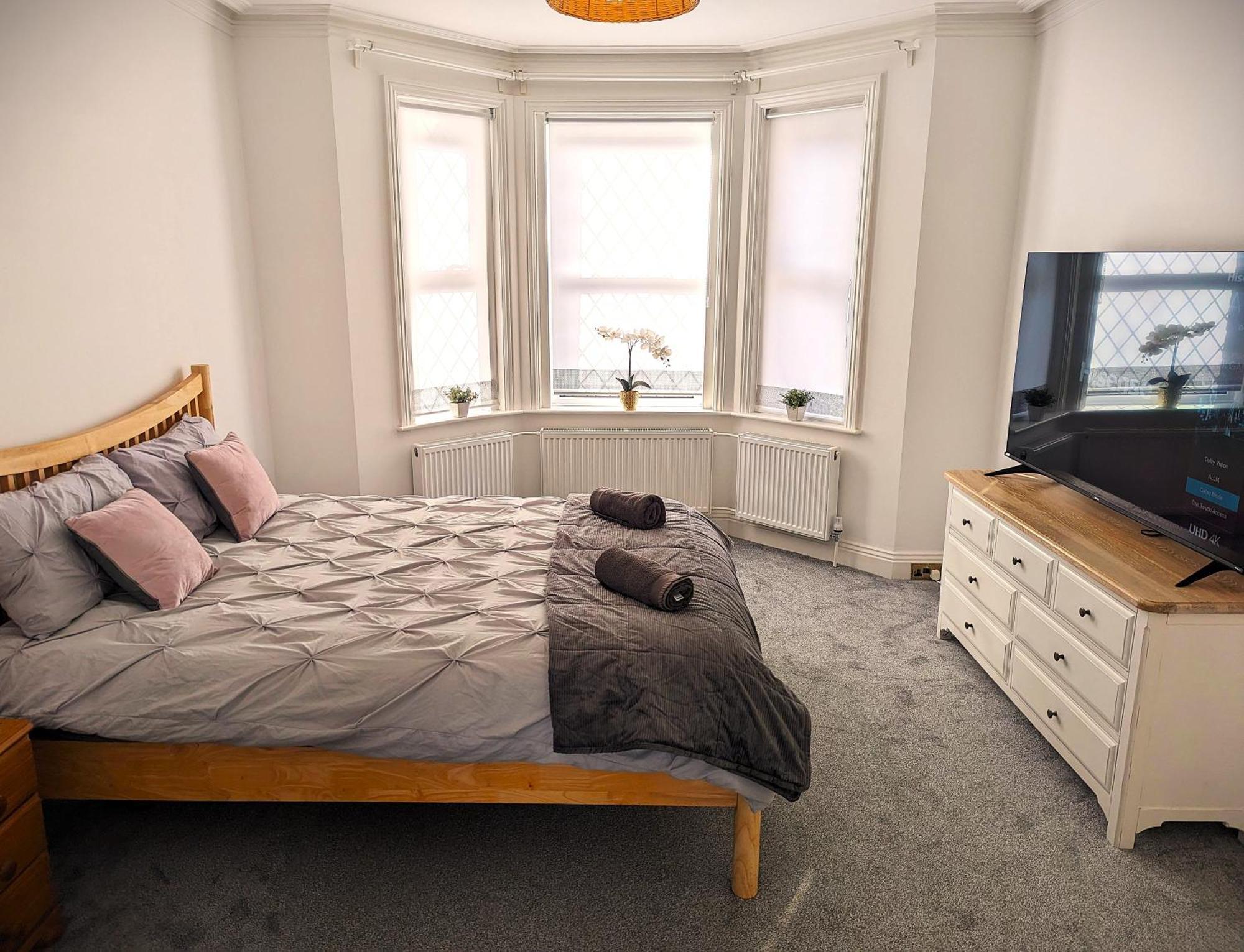 בורנמות' Cosy Bee And Apartment מראה חיצוני תמונה